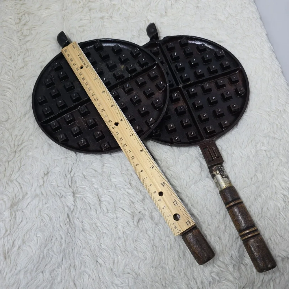 Antique Wagner Ware Sidney Cast Iron Waffle Maker 8 Pat. Feb 22, 1910